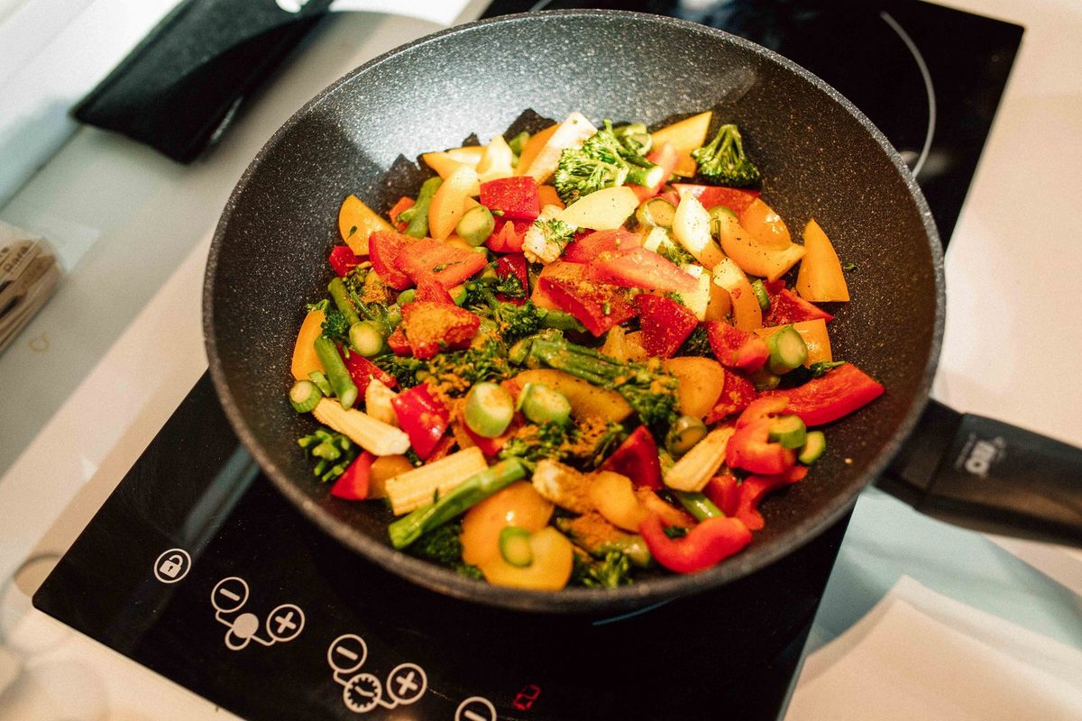 Tigan i thelle rrethor me mbeshtjelle graniti 28cm ELO Cooking 11061258