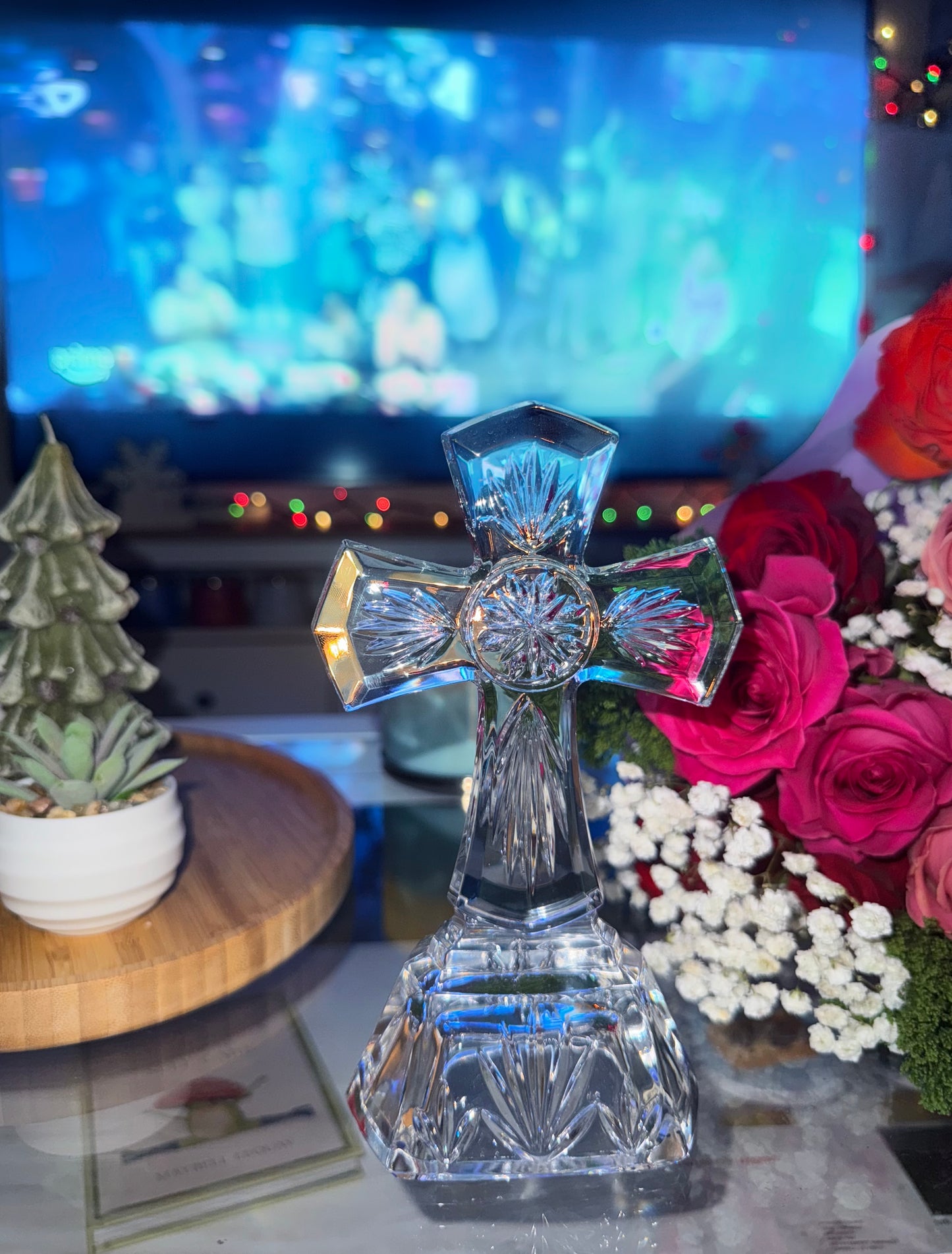 Kryq kristali 17.5cm me bazament te gdhendur Bohemia Crystals