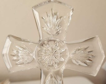Kryq kristali 17.5cm me bazament te gdhendur Bohemia Crystals