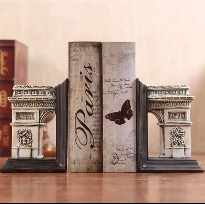 Dekoruese mbajtese librash
